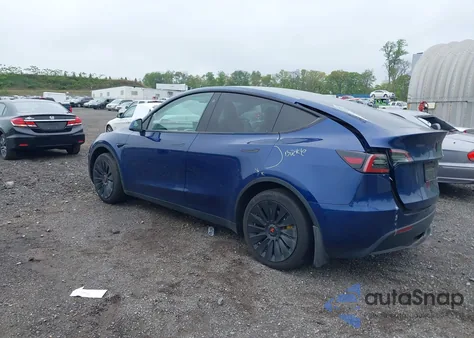 2023 Tesla Model Y Awd/Long Range Dual Motor All-Wheel Drive z USA, uszkodzony, nr VIN 7SAYGDEE6PF603981